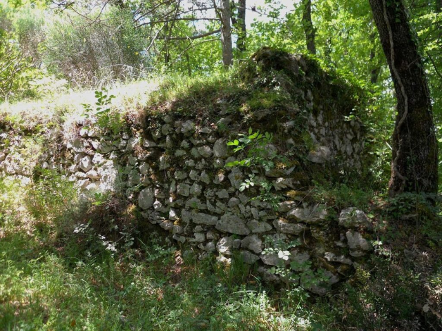 Ruderi dell’antico insediamento di Montagliano